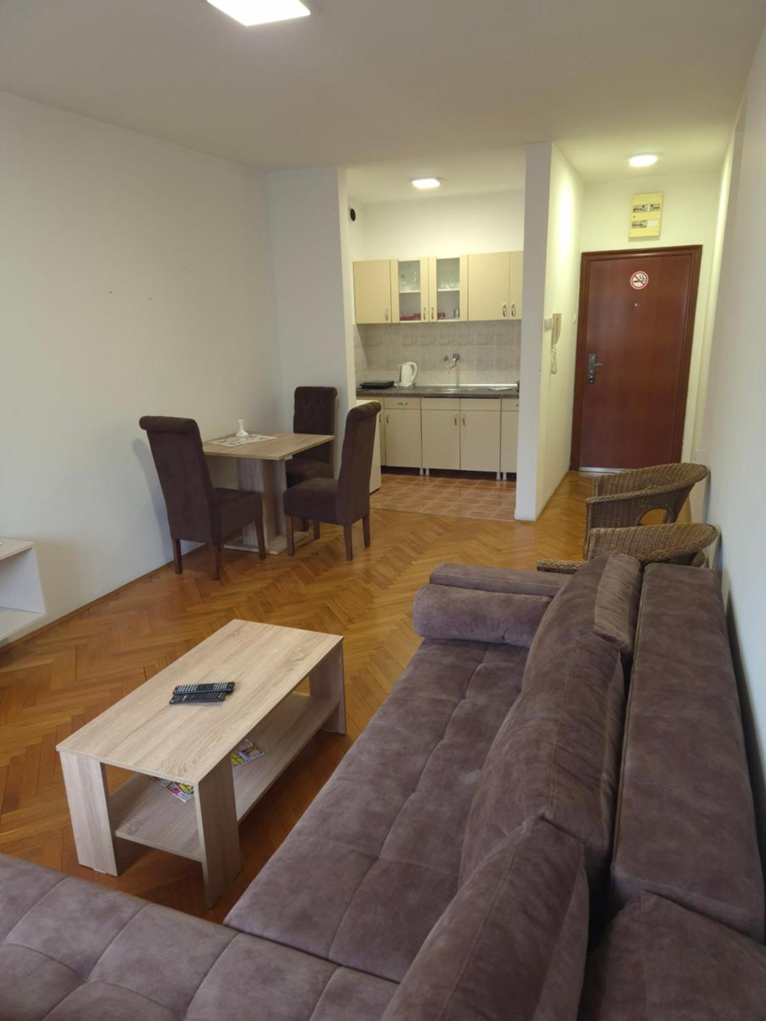 Apartmani Jasmin Νόβι Σαντ Εξωτερικό φωτογραφία